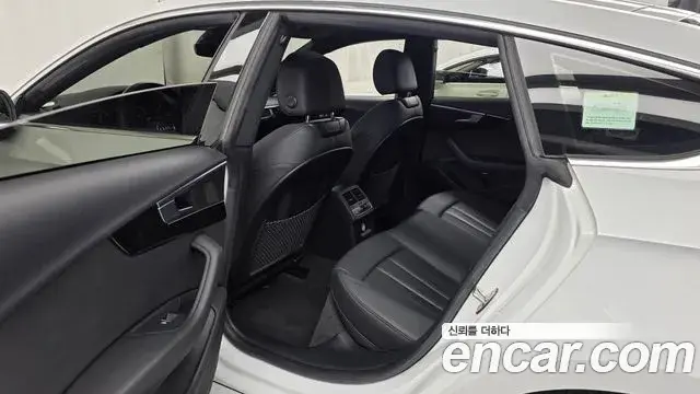 Audi A5 2019 — ფოტო 30/36