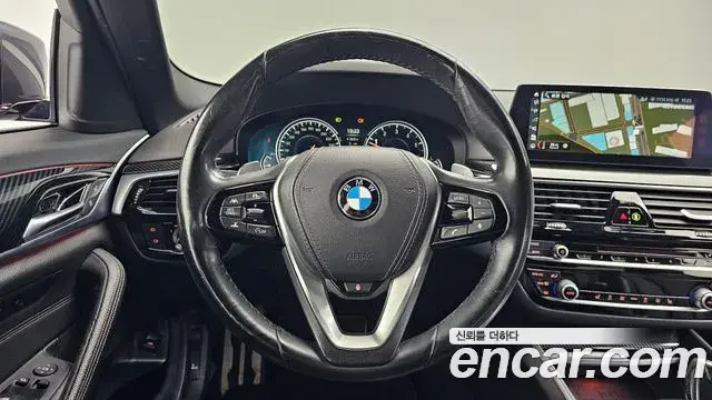 BMW 5 Series 2018 — Фото 12/20