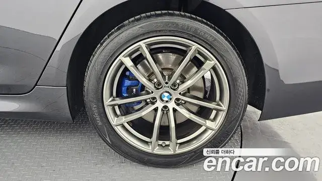 BMW 5 Series 2018 — Photo 17/32