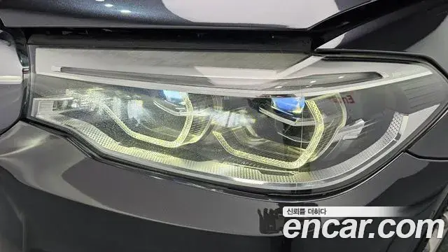 BMW 5 Series 2018 — Photo 15/32