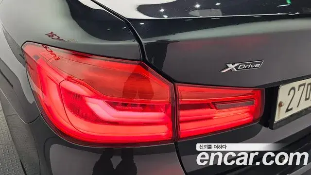 BMW 5 Series 2018 — Photo 18/32