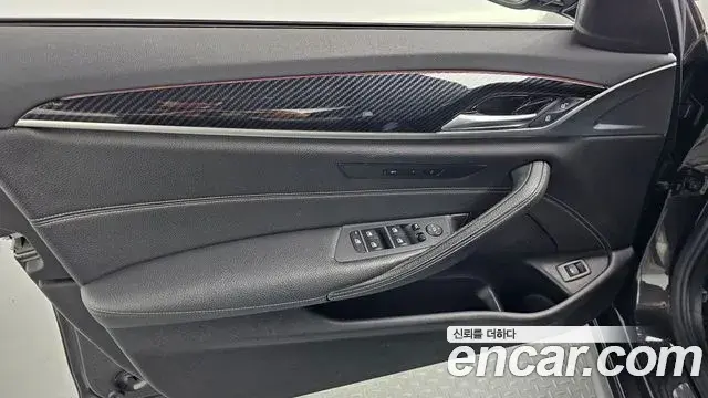 BMW 5 Series 2018 — Photo 7/32