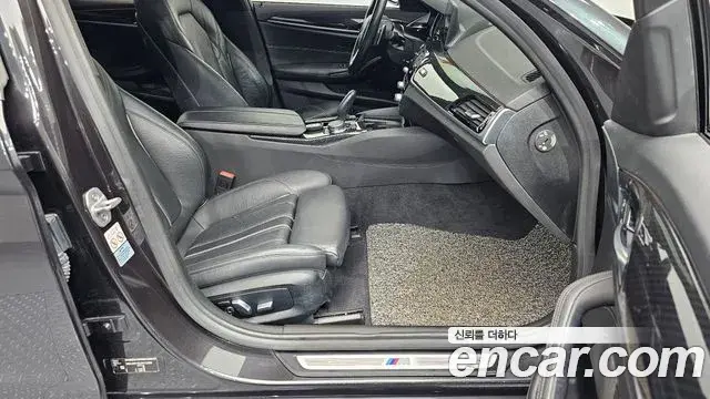 BMW 5 Series 2018 — Photo 16/32