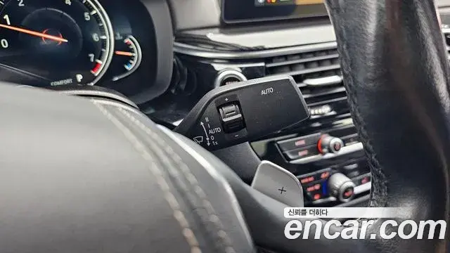 BMW 5 Series 2018 — Photo 13/32