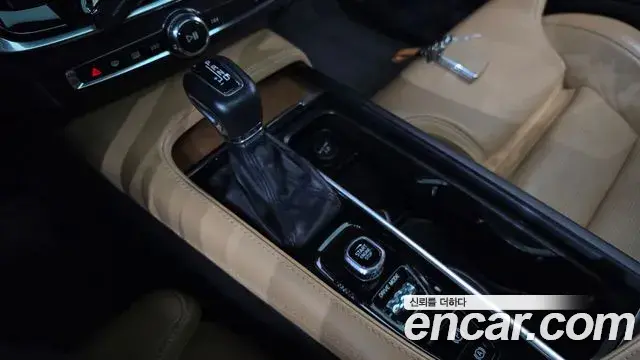 Volvo S90 2019 — Photo 27/33