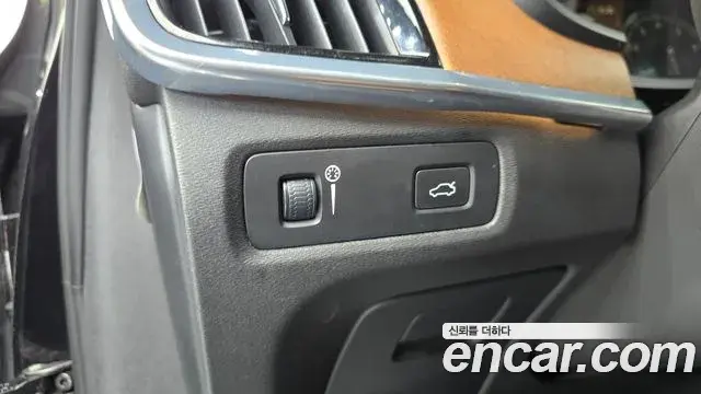 Volvo S90 2019 — Photo 32/33
