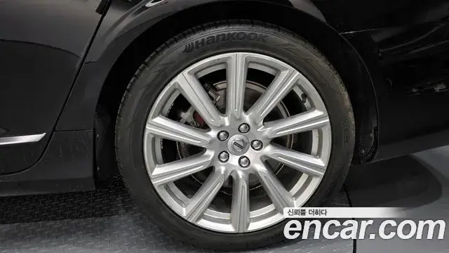 Volvo S90 2019 — Photo 30/33