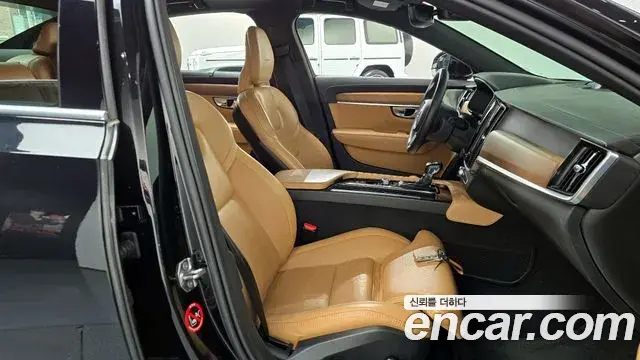 Volvo S90 2019 — Photo 16/33