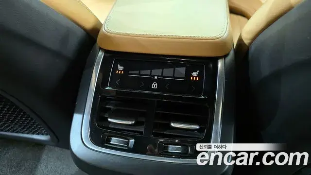 Volvo S90 2019 — Photo 12/33