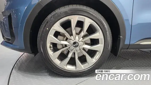 Kia Sorento 2021 — Фото 5/20