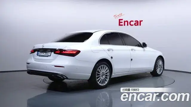 Mercedes-Benz E-Class 2023 — ფოტო 12/20