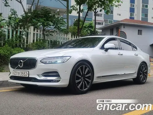 Volvo S90 2019 — Photo 1/20