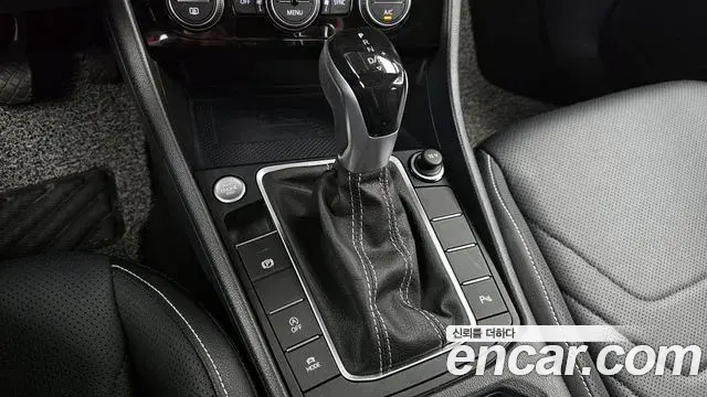Volkswagen Jetta 2022 — ფოტო 25/32