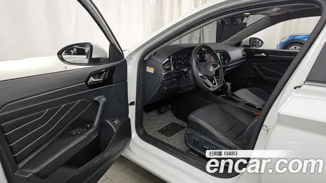 Volkswagen Jetta 2022 — ფოტო 26/32