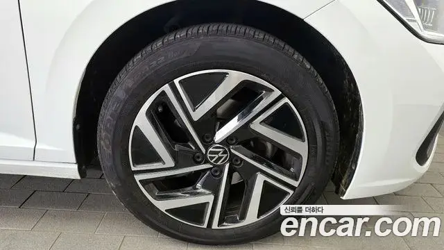 Volkswagen Jetta 2022 — ფოტო 28/32