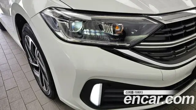 Volkswagen Jetta 2022 — ფოტო 29/32