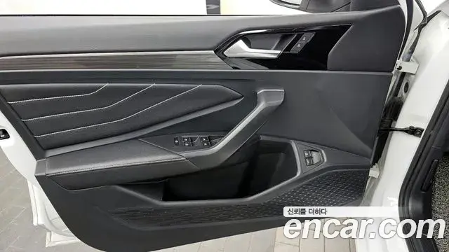Volkswagen Jetta 2022 — ფოტო 13/32