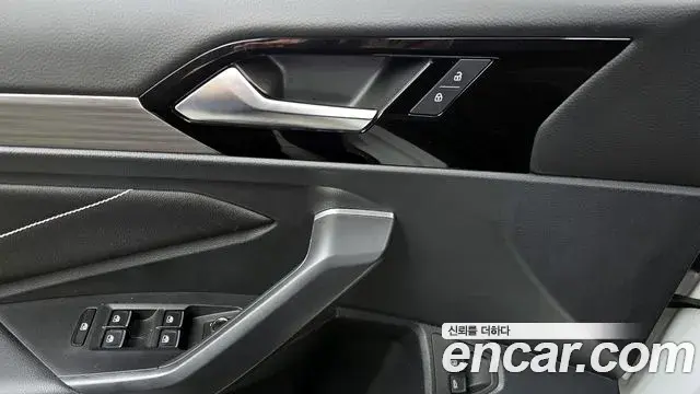 Volkswagen Jetta 2022 — ფოტო 24/32