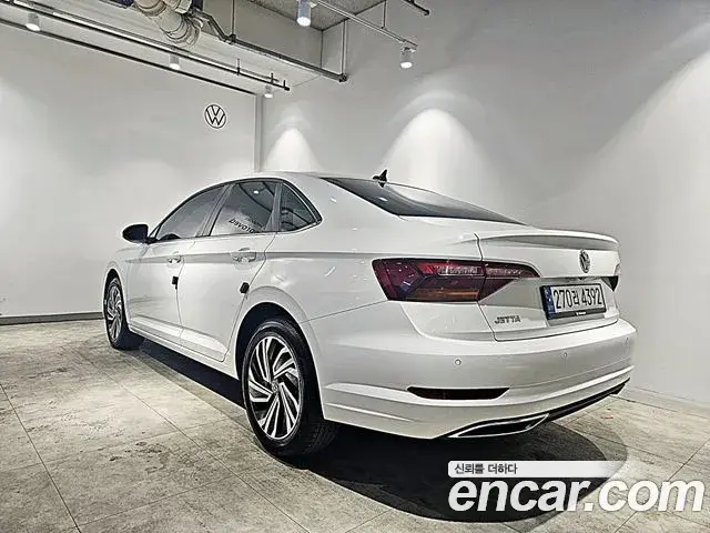 Volkswagen Jetta 2021 — ფოტო 13/13