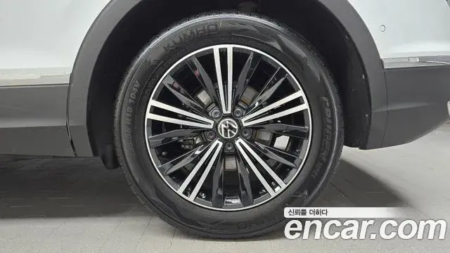 Volkswagen Tiguan 2021 — Şəkil 10/30