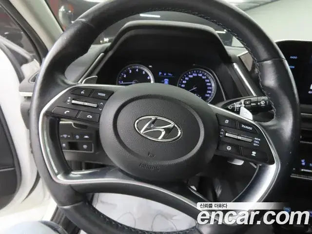 Hyundai Sonata Hybrid 2020 — Photo 18/20