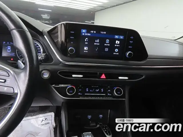 Hyundai Sonata Hybrid 2020 — Photo 9/20