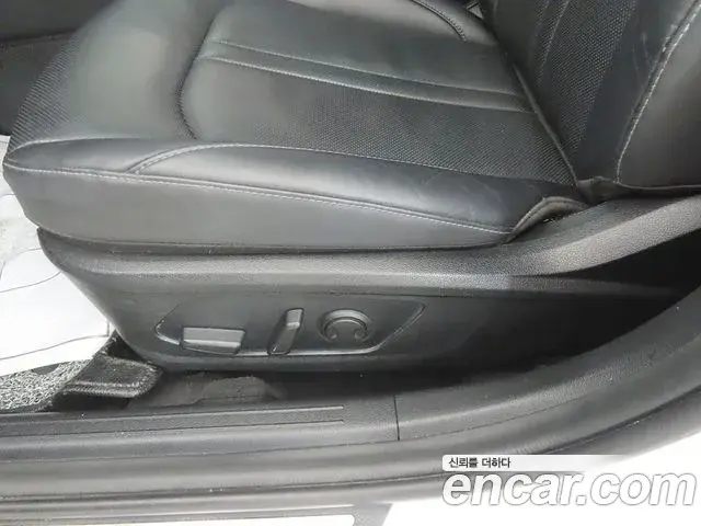 Hyundai Sonata Hybrid 2020 — Photo 19/20