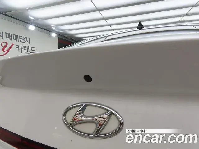 Hyundai Sonata Hybrid 2020 — Photo 8/20