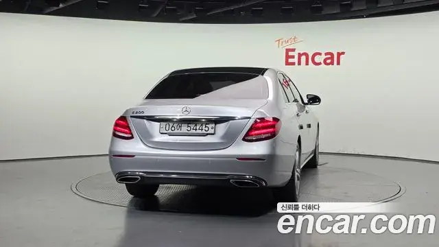 Mercedes-Benz E-Class 2018 — Фото 4/20