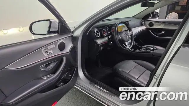 Mercedes-Benz E-Class 2018 — Фото 10/20