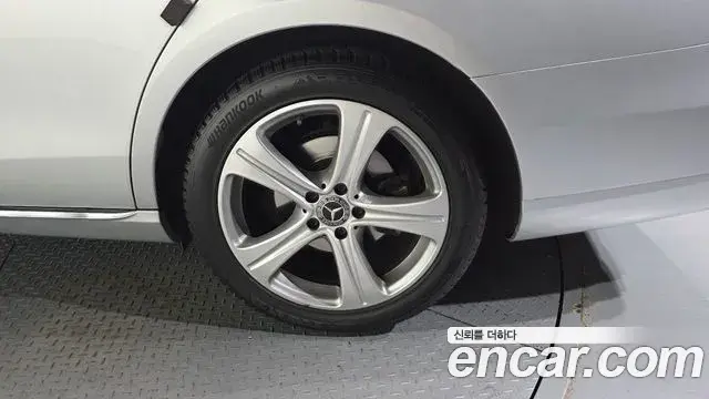 Mercedes-Benz E-Class 2018 — Photo 1/31