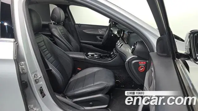 Mercedes-Benz E-Class 2018 — Photo 13/31