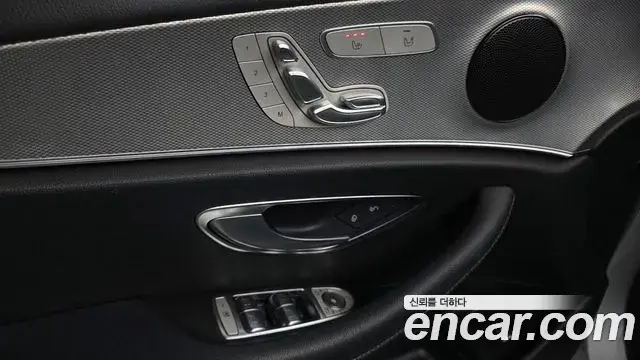 Mercedes-Benz E-Class 2018 — Photo 4/31