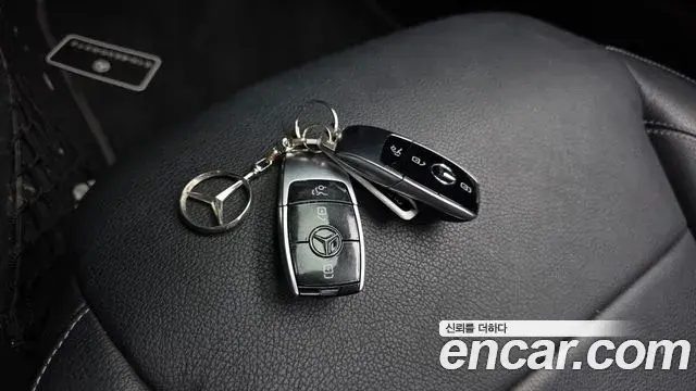 Mercedes-Benz E-Class 2018 — Photo 31/31