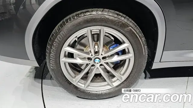 BMW X4 2021 — ფოტო 17/32