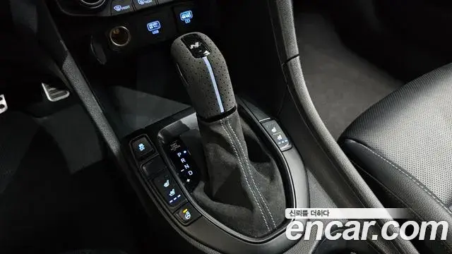 Hyundai Veloster 2021 — Photo 23/34