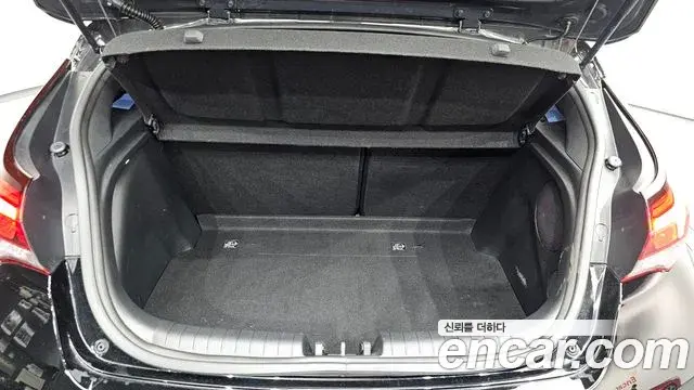 Hyundai Veloster 2021 — Photo 31/34