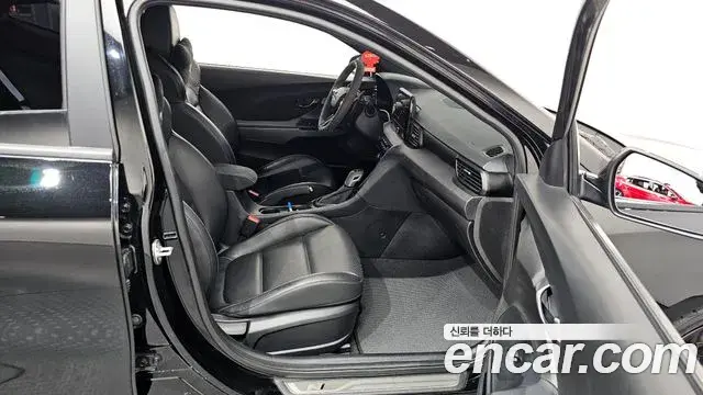 Hyundai Veloster 2021 — Photo 17/34