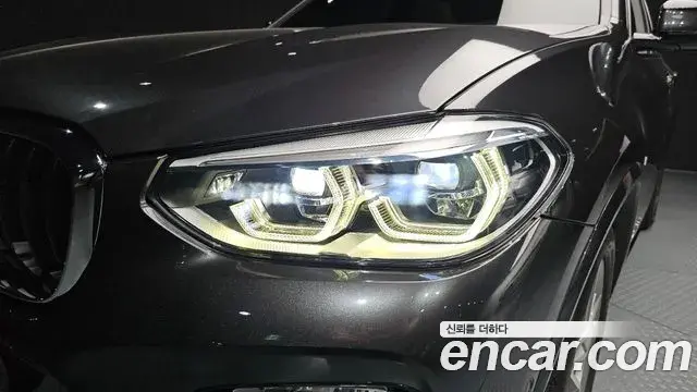 BMW X3 2018 — Şəkil 23/36