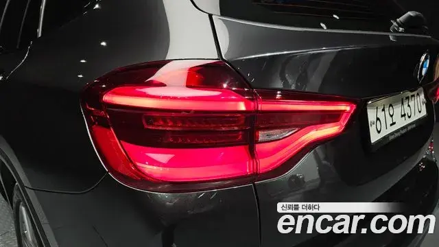 BMW X3 2018 — Şəkil 28/36