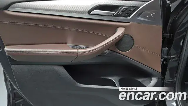BMW X3 2018 — Şəkil 16/36