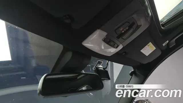 BMW 3 Series 2018 — ფოტო 24/31