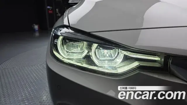 BMW 3 Series 2018 — ფოტო 18/31
