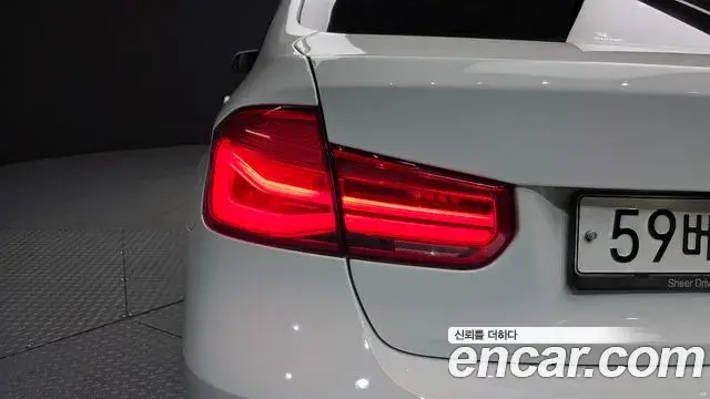 BMW 3 Series 2018 — ფოტო 1/31