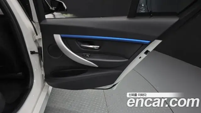 BMW 3 Series 2018 — ფოტო 12/31