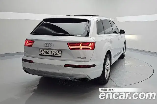 Audi Q7 2019 — Photo 11/18