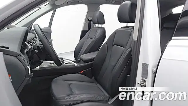 Audi Q7 2019 — Photo 1/18