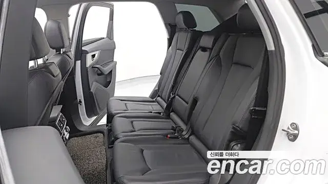 Audi Q7 2019 — Photo 2/18