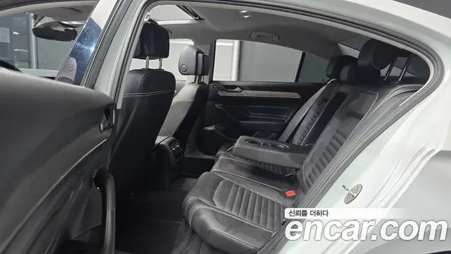 Volkswagen Passat GT 2021 — ფოტო 29/30