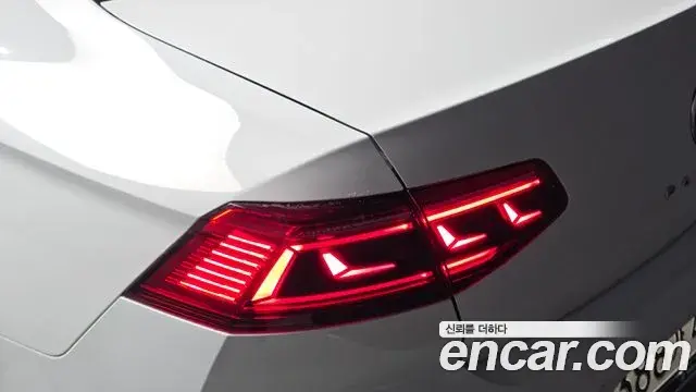 Volkswagen Passat GT 2021 — ფოტო 2/30
